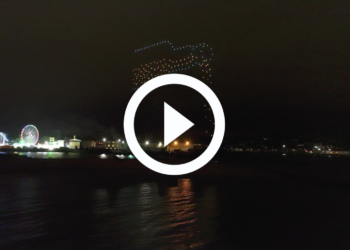 VÍDEO | Los drones maravillan a miles de gijoneses en Poniente