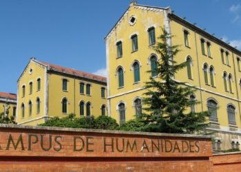 «Fascista muerto, abono pa mi huerto»; el grito del profesor que intentó ‘reventar’ un acto de Vox