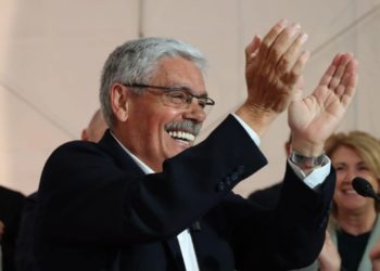 ‘Floro’ y cuatro de sus ediles renuncian a su salario como integrantes de la oposición