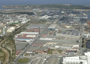 ‘Colocado’ y con ácido en el remolque: así se detuvo a un camionero en Avilés