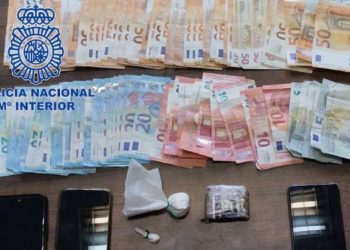 La Policía Nacional detiene a dos hombres con más de sesenta gramos de droga en su poder