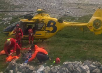 Rescatan a un hombre que se despeñó diez metros en el alto de Torre de Enmedio
