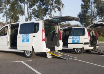 San Cristóbal alía a los taxistas de Cudillero y Gijón en apoyo a las personas mayores