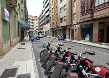 El Ayuntamiento recupera 50 plazas de aparcamiento en las calles Ruiz Gómez y Caridad