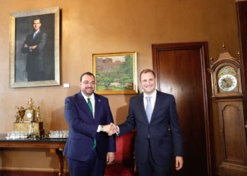 Pumares garantiza a Barbón predisposición para grandes consensos y acuerdos