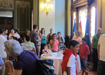 100 niños saharauis pasarán el verano con familias asturianas