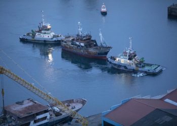 ‘El Nuevo San Juan’ espera en el puerto de Gijón un más que probable desguace