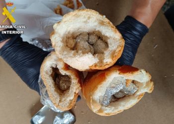 VIDEO | Pan y marihuana, los curiosos bocadillos intervenidos en el Xiringüelu