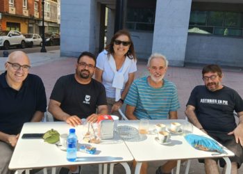 HCC y FAV apelan a que Gijón «no vacíe barrios y se convierta en la Magaluf del Norte»