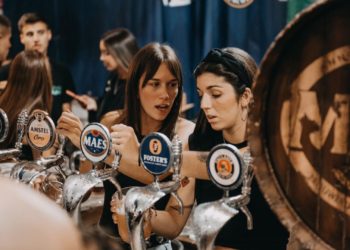 El Oktoberfest Paulaner cumple su primera década en Gijón confiando en superar los 40.000 visitantes