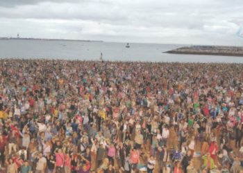El Récord de Escanciado Simultáneo se celebrará mañana en la Playa de Poniente