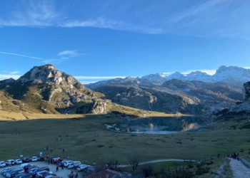 La carretera de los Lagos se cierra al tráfico de vehículos privados