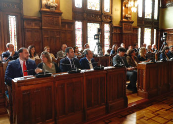 Los grupos parlamentarios felicitan el Día de Asturias y reivindican una región unida