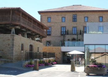 Los residentes del Palacio de Leceñes podrán regresar «en un par de semanas», según el Principado