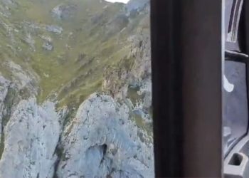 Rescate de altura: evacúan por aire a dos escaladores atrapados en la peña de Fresnidiello