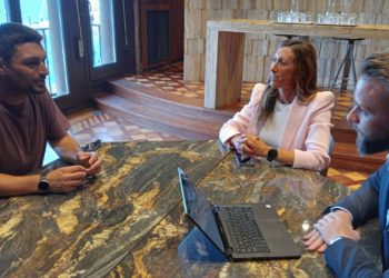 Pumariega defiende «las buenas prácticas en el desarrollo del turismo inteligente» de Gijón