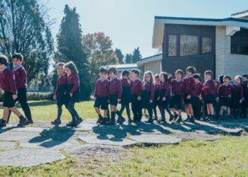 La vida regresa a las aulas del Colegio Meres