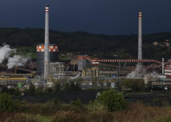 Los sindicatos critican a Arcelor su forma «unilateral» de negociar el ERTE y le exigen claridad