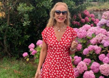 Carmen Lomana revive su infancia en las playas de Asturias