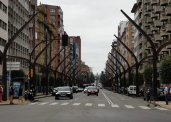 Detienen a un hombre por traficar con drogas desde un negocio de la avenida Constitución