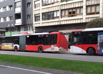La Línea 10 retoma la normalidad a su paso por la calle Río Eo