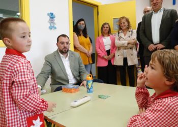 Barbón saca pecho con la educación asturiana como «una de las que más invierte por alumno»