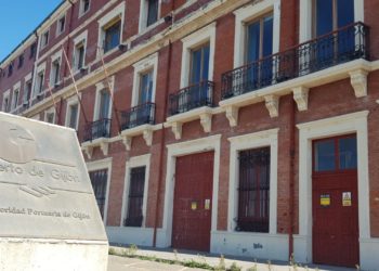 El futuro ‘cinco estrellas’ enturbia los ánimos en Cimavilla