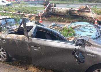 Gijón despierta entre las consecuencias de la gran tormenta de esta madrugada