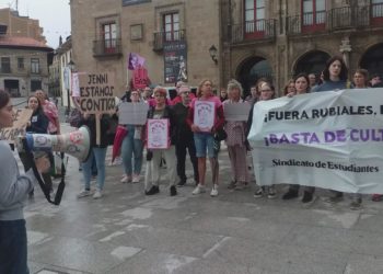 Las feministas gritan «Basta de Cultura de la Violación» en la plaza del Marqués