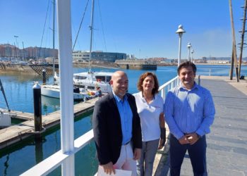 El Puerto Deportivo y el Acuario organizan juntos la limpieza de la dársena de Fomento