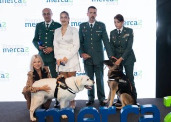 Tina, la perra Guardia Civil amadrinada por Eugenia Martínez de Irujo, recibe la Medalla al Mérito