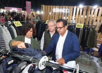 Casi cuatro mil personas visitan la Feria de Venta de Stocks de Comercio en su primera jornada