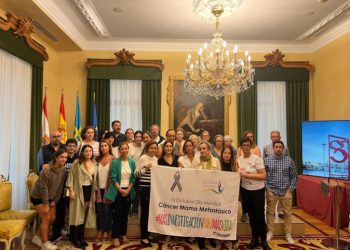 El Ayuntamiento se iluminará esta noche por el Día Mundial del Cáncer de Mama Metastásico