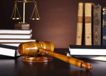 Se enfrenta a siete años y medio de prisión por agredir a un taxista de Gijón y robarle el coche