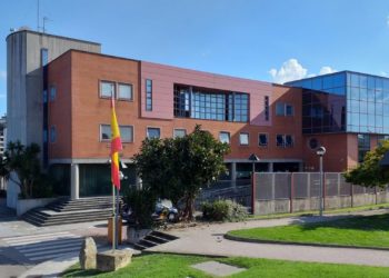 Encuentran a un joven muerto y semidesnudo en el rellano de un portal de Gijón