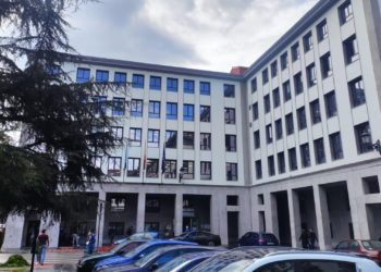 Los sindicatos reclaman reducciones de jornadas lectivas y días por asuntos propios para los maestros