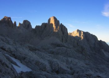 VIDEO | Evacúan por aire a una mujer que resultó herida en las montañas de Cabrales