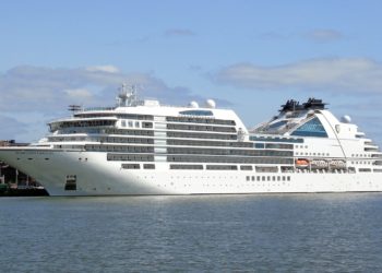 El Musel recibe al crucero Seabourn Ovation