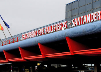 La niebla obliga a desviar un vuelo procedente de Barcelona a Asturias