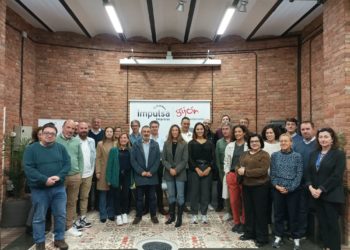 Pumariega visita las instalaciones de Cristasa e Impulsa: «Es importante saber en qué os podemos ayudar»