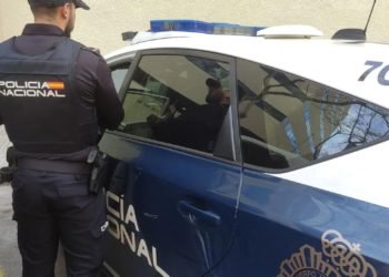 Detienen in fraganti al autor de un robo con fuerza en un negocio de Avilés