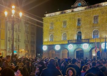 Satisfacción entre los hosteleros a cargo de la fiesta de Nochevieja en la plaza Mayor: «Es una tradición muy guapa»