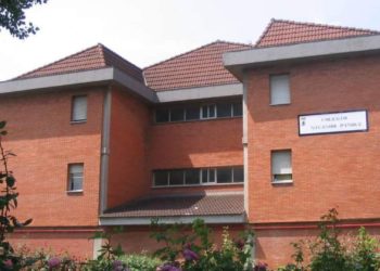 Barcia avanza que «en breve» intervendrá en el colegio ‘Nicanor Piñole’ para paliar la supresión de bolardos