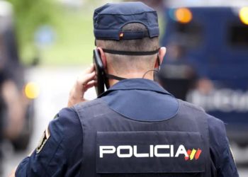 Asalta un local de La Calzada, se corta la mano en el intento, y termina detenido y en el HUCA