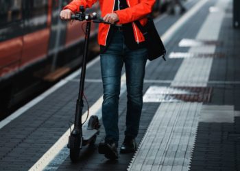 RENFE dicta sentencia: los patinetes eléctricos no podrán embarcar en sus trenes