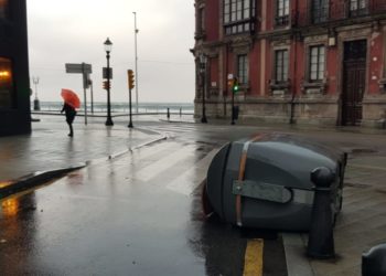 La borrasca obliga a cancelar tres vuelos en Asturias