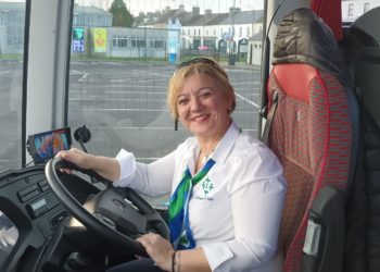 De una mercería en La Camocha a conducir buses en Irlanda: la historia de Ana Beltrán