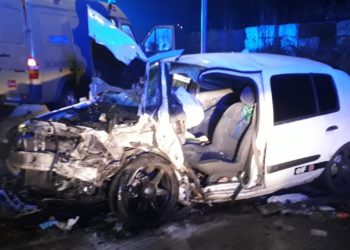 Un choque frontal entre dos turismos se salda con una mujer herida en Nava