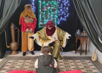 El Llano tira la casa por la ventana por Navidad