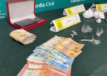 Golpe contra el negocio de la droga en El Berrón: detienen a tres personas en plena compraventa